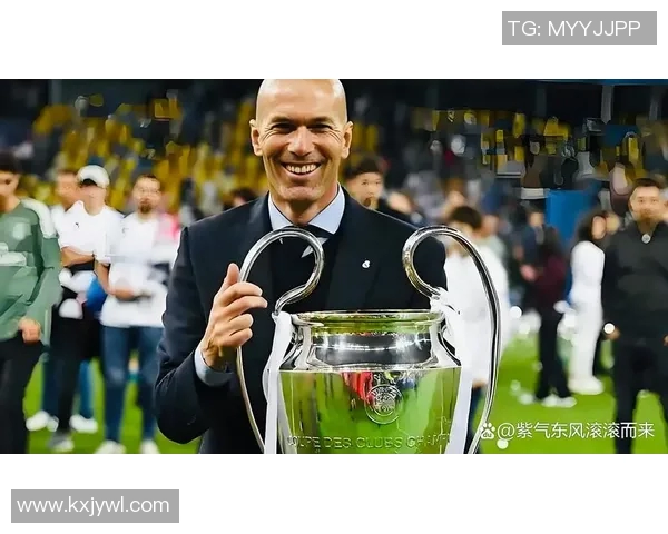 小黑子足球之路：从街头少年到世界顶级球星的传奇逆袭