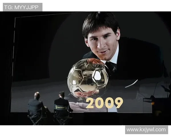 世界级足球巨星的辉煌历程与赛场传奇故事解析